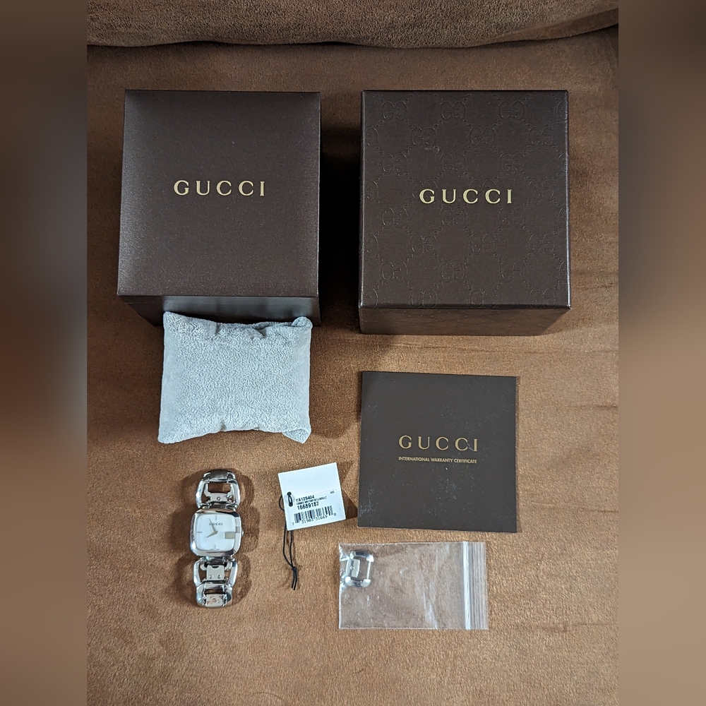 Gucci G Collection 125.4 Women's Mother of Pearl Watch